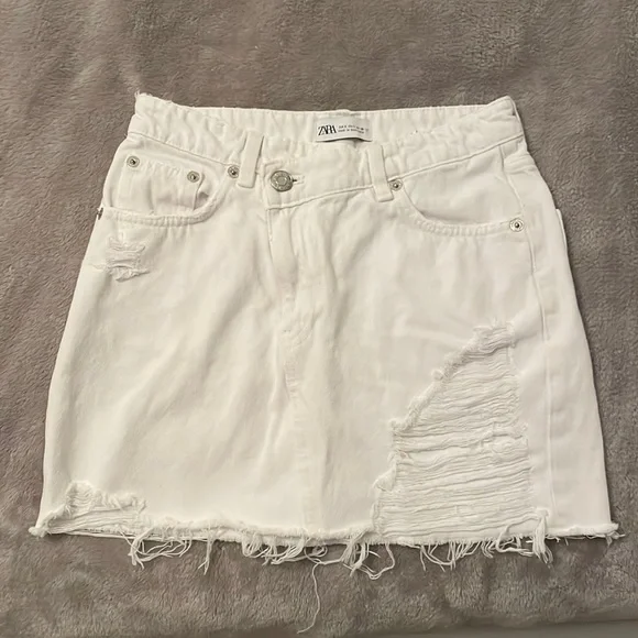 White denim skirt from Zara - Picture 1 of 2